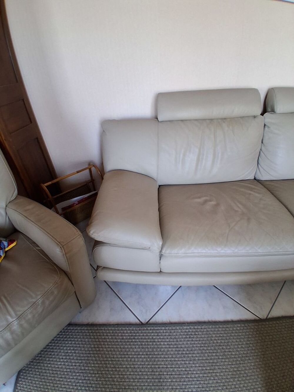 Canap&eacute; 3 places et 1 fauteuil assorti Meubles