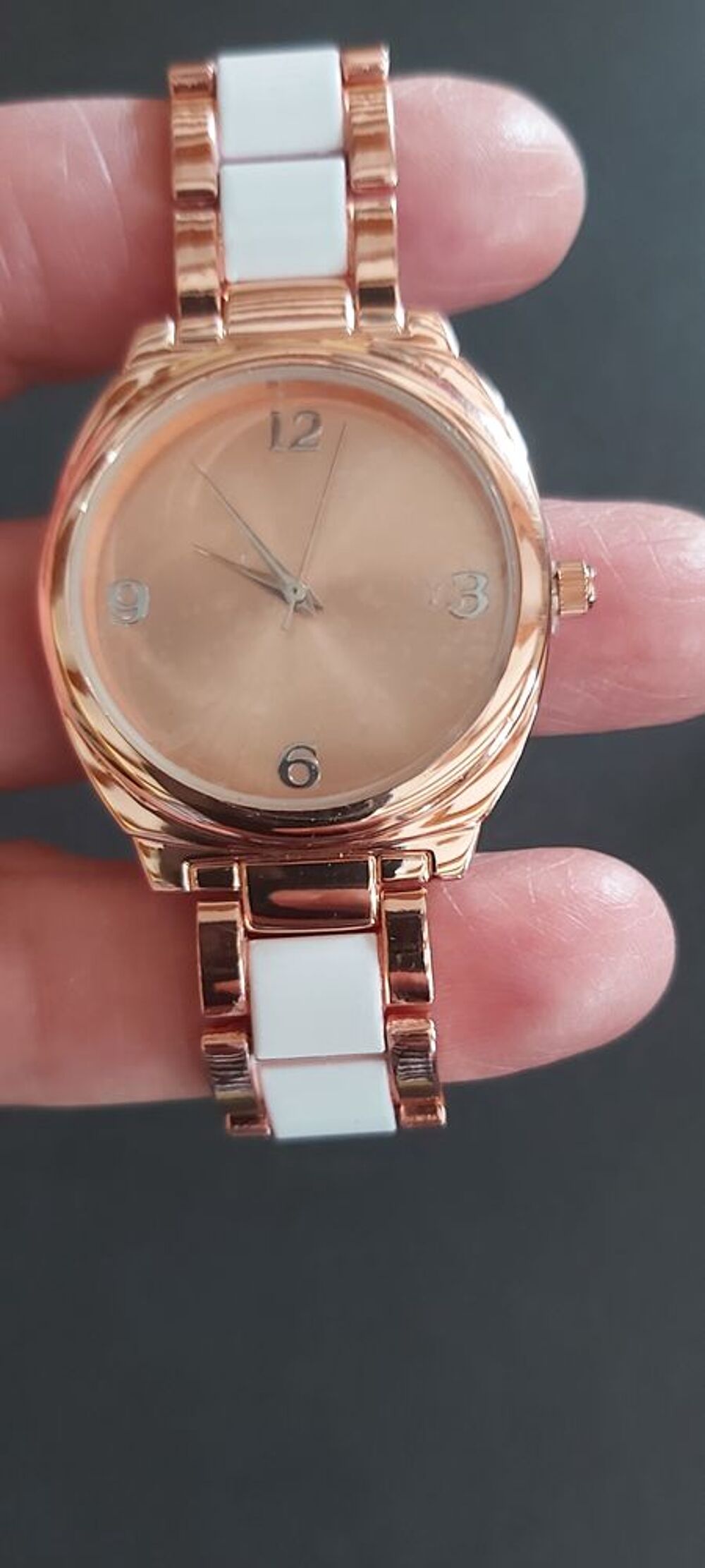 Montre femle neuve avec pile Bijoux et montres