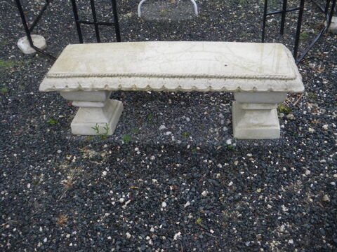 Banc en pierre 245 Chteau-l'vque (24)