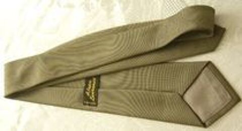 4 cravates de marque en excellent tat 21 Versailles (78)