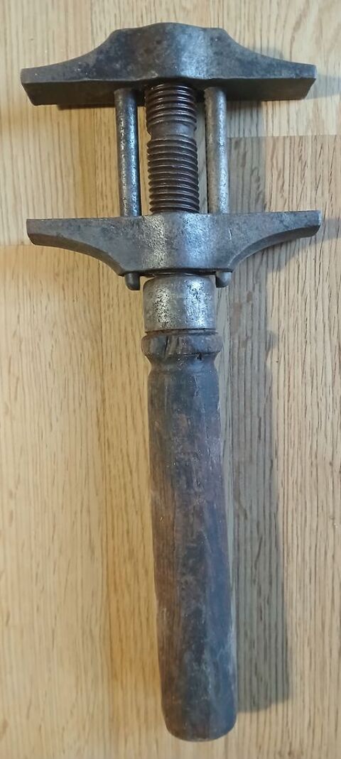 Cl� anglaise � molette ? Outil ancien ? Collection. 20 Mig� (89)