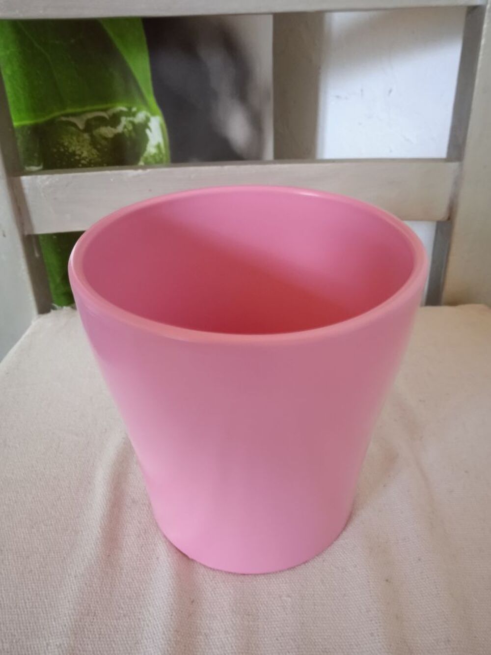 Vase
Rose
Excellent &eacute;tat
Pour fleurs ou pour aromatiques
Décoration