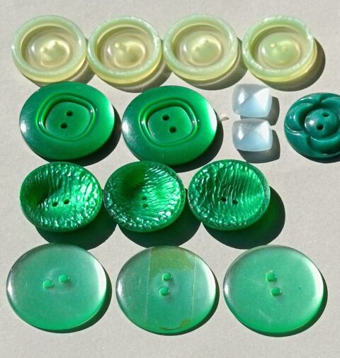 Lot Cr�atif 15 Boutons  Nuances de Vert & Formes Vari�es 9 Thonon-les-Bains (74)