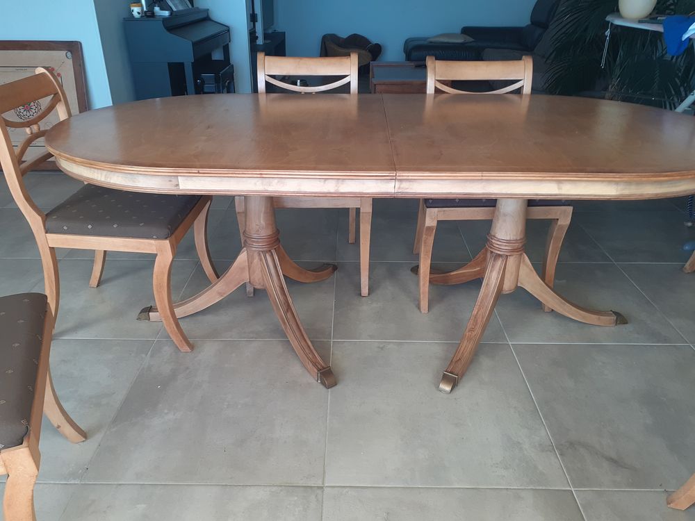 Grande table en noyer espagnol et 6 chaises Meubles