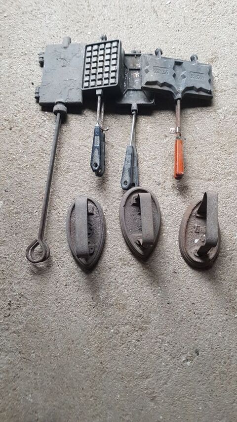 anciens fers � repasser et gaufriers anciens. 35 Wancourt (62)