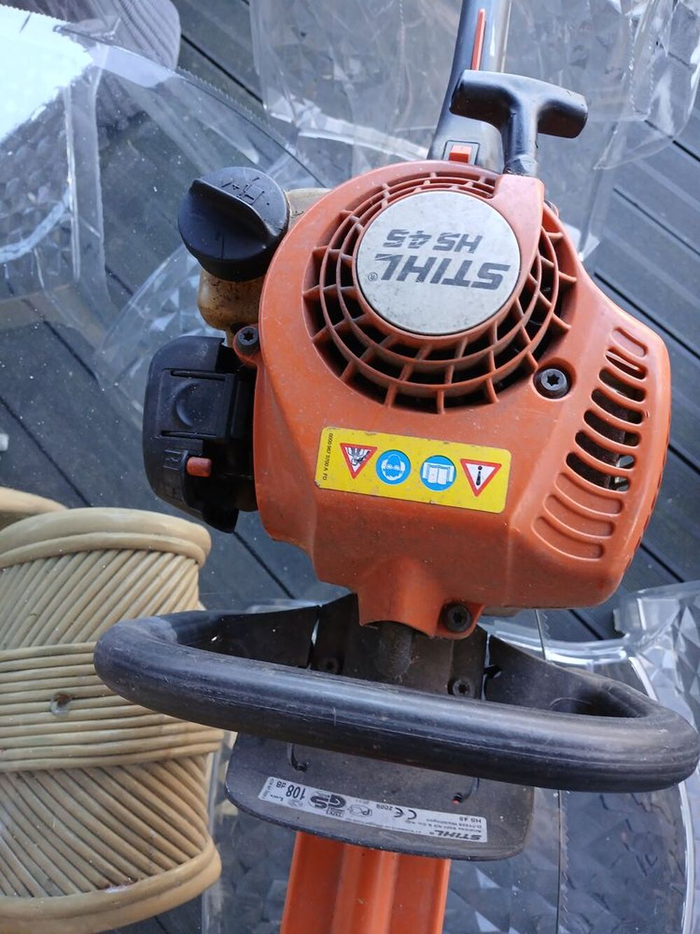 L&egrave;ve plaque et taille haie essence Bricolage