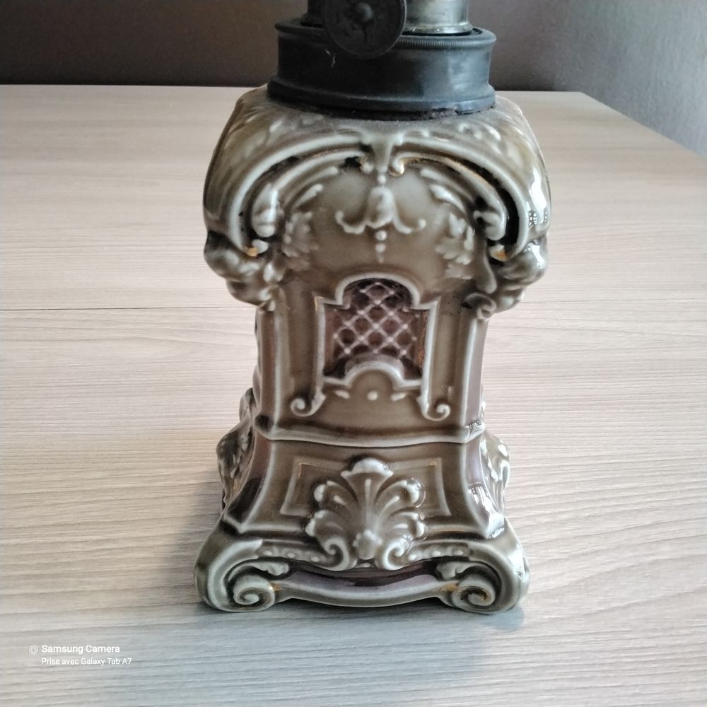 LAMPE A P&Eacute;TROLE 
Décoration