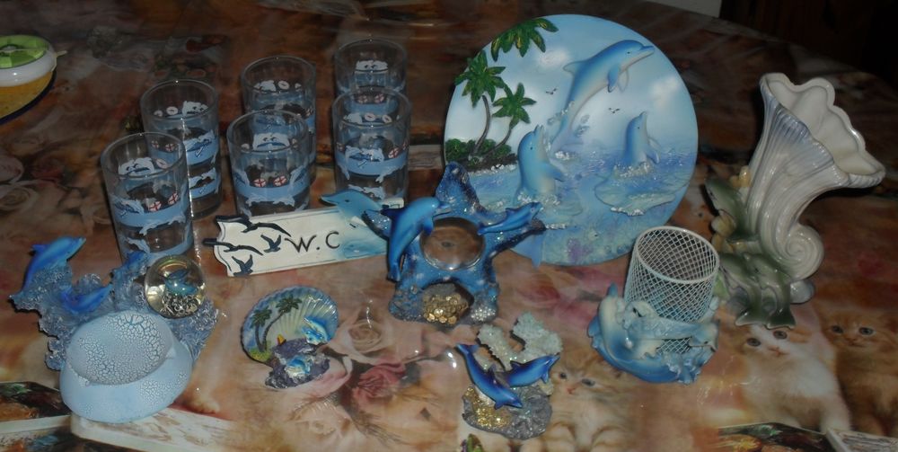 Lot de 14 bibelots sur les Dauphins Décoration