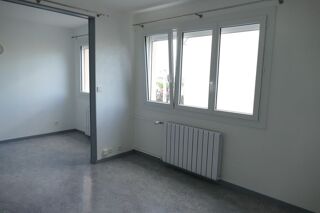 Location Appartement Quartier Oradou F1 très bon état avec parking privatif. Clermont-ferrand