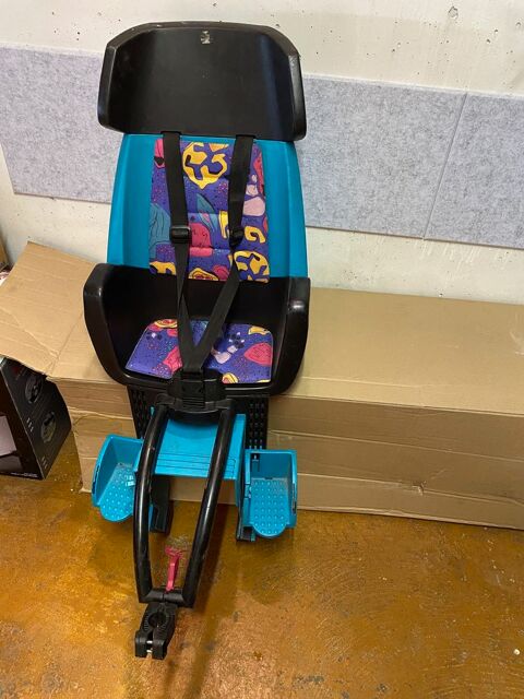 hamac v�lo enfant bleu 
marque Hamax jusqu'� 22 kilos 
si�g 8 Cr�teil (94)