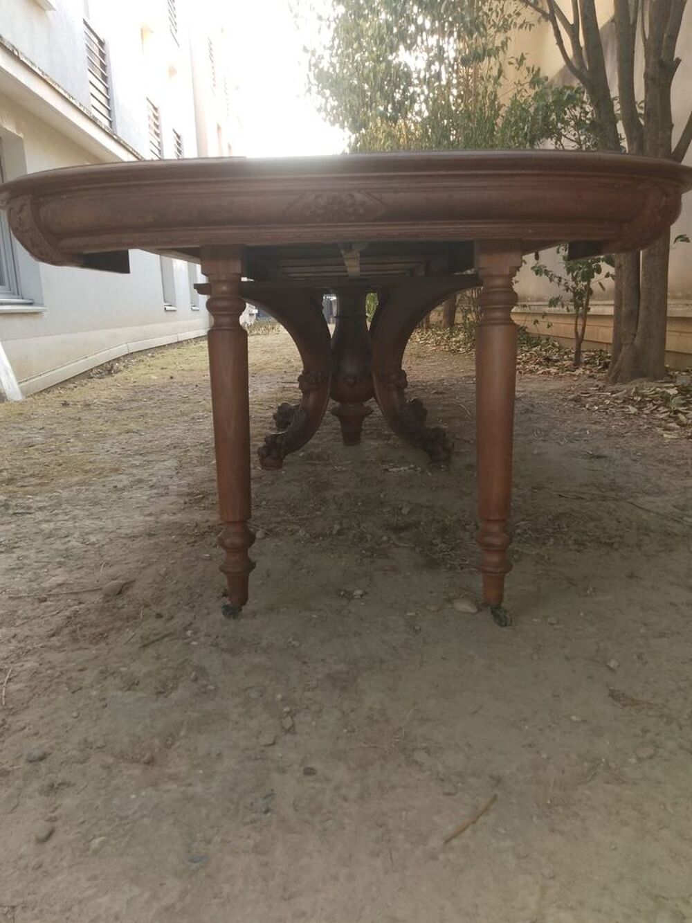 Tr&egrave;s grande table familiale Meubles