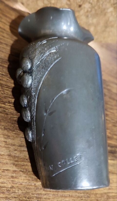 Ancien petit vase en tain Nol Collet 25 Clermont (60)