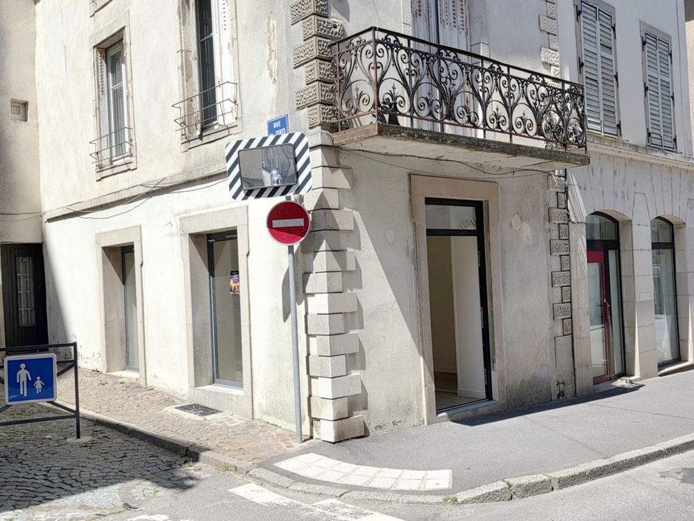   Saint Nicolas de Port, local commercial refait à neuf, 26 m², entrée indépendante, rue à fort passage. 