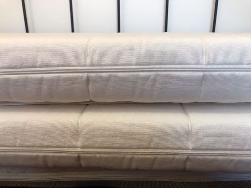 lot de 2 Matelas mousse IKEA avec 2 surmatelas
coton. Meubles
