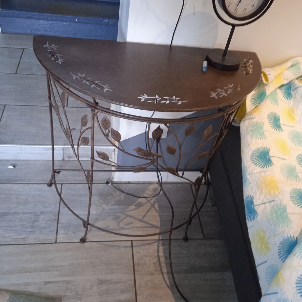 Console mordor&eacute;e motifs feuilles 75 de long*37 de profondeur Meubles