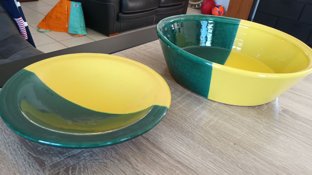 assiettes creuses et plat Cuisine