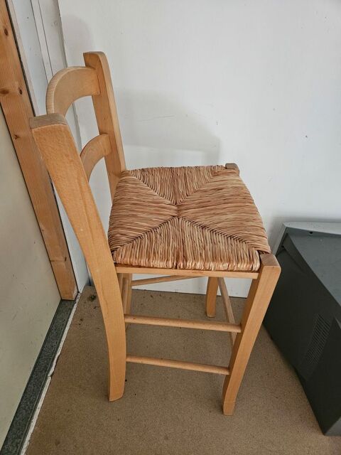 Chaises hautes en bois avec assise en osier
156 Fontenilles (31)