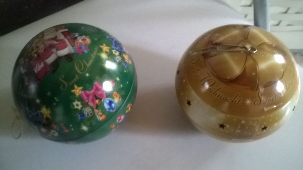 ORIGINAL 2 Boules de no&euml;l 
qui s ouvrent Dcoration