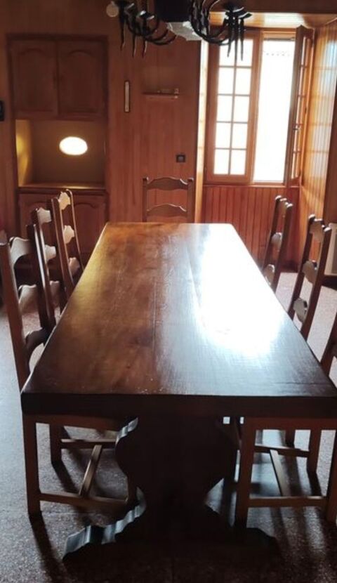 Table en chêne plus 7 chaises 290 Vanzay (79)
