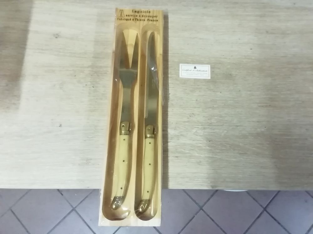 LAGUIOLE SERVICE &Agrave; D&Eacute;COUPER NEUF Cuisine
