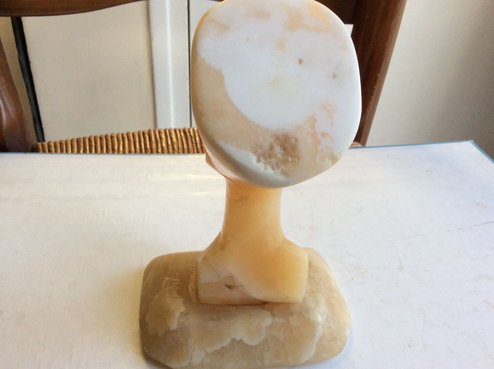 Statuette Nefertiti en alb&acirc;tre souvenir d'Egypte Décoration