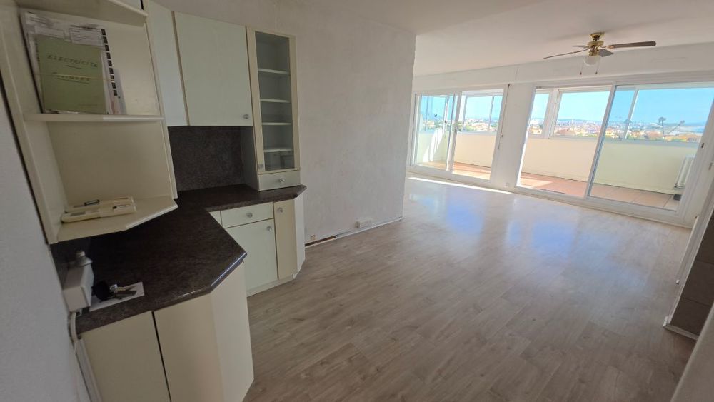 Vente Appartement LE CAP D'AGDE:, secteur Plage du môle, Vue dégagée vue mer, résidence sécurisée ravalée en 2023, appartement 3 pièces / dernier étage avec ascenseur + combles. Le cap d agde