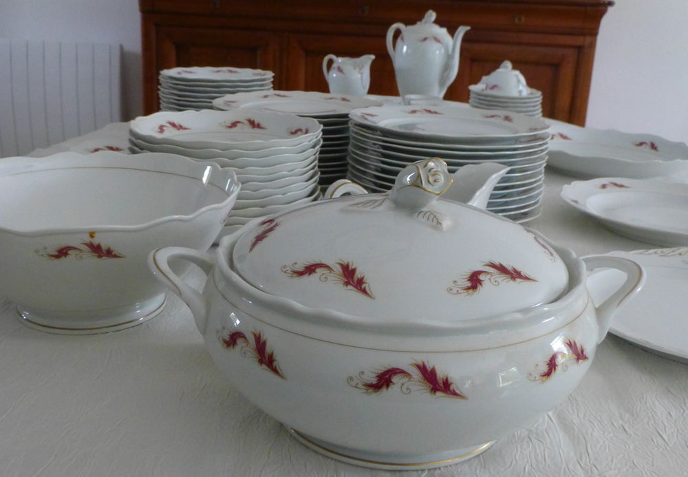 SERVICES DE TABLE et A CAFE en PORCELAINE Cuisine