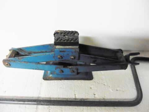 Cric pour voiture ou haute et une fois d�pli�es Hauteur 32 c 15 Estr�es-Saint-Denis (60)