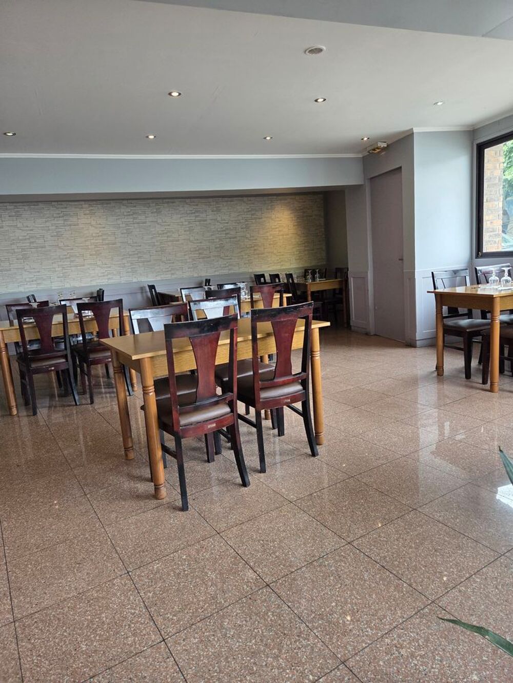 Location Autre LOCAL 180 M2 TOUS COMMERCES Gretz-armainvilliers