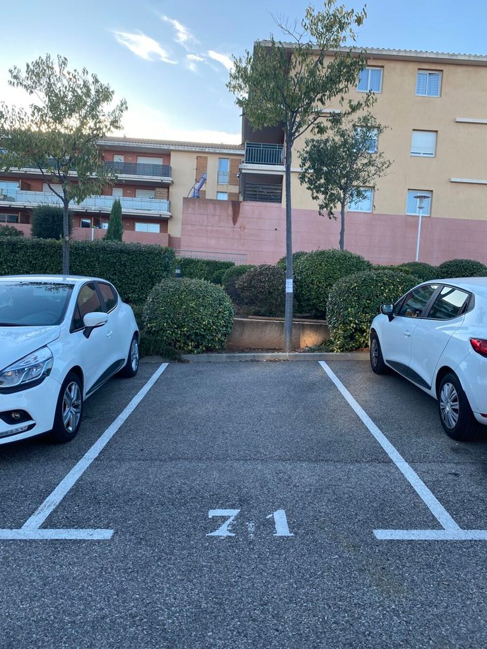 Location Parking/Garage Place de parking extérieure Aix-en-provence
