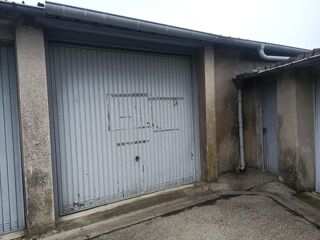  Parking / Garage à louer 90 m²
