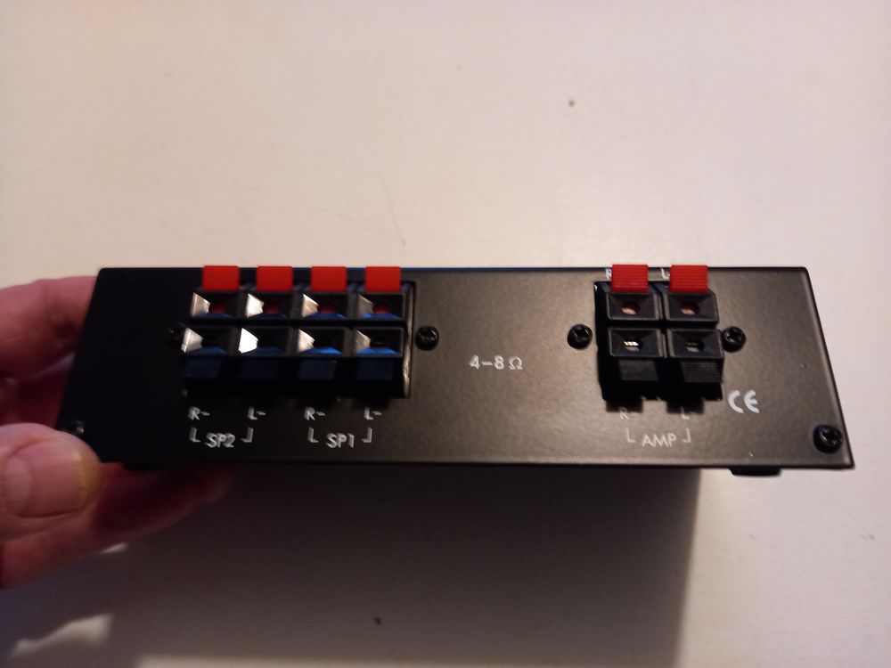 S&eacute;l&eacute;cteur enceintes 2 X 4-8 ohms
Mod&egrave;le SPS - 20S
MONACOR Audio et hifi