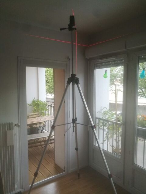 Niveau laser en croix / Livraison 5 Lyon 4 (69)