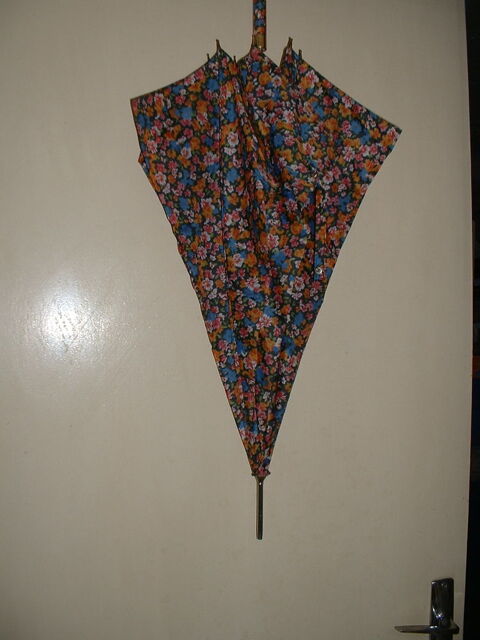 Parapluie vintage 5 Tocane-Saint-Apre (24)