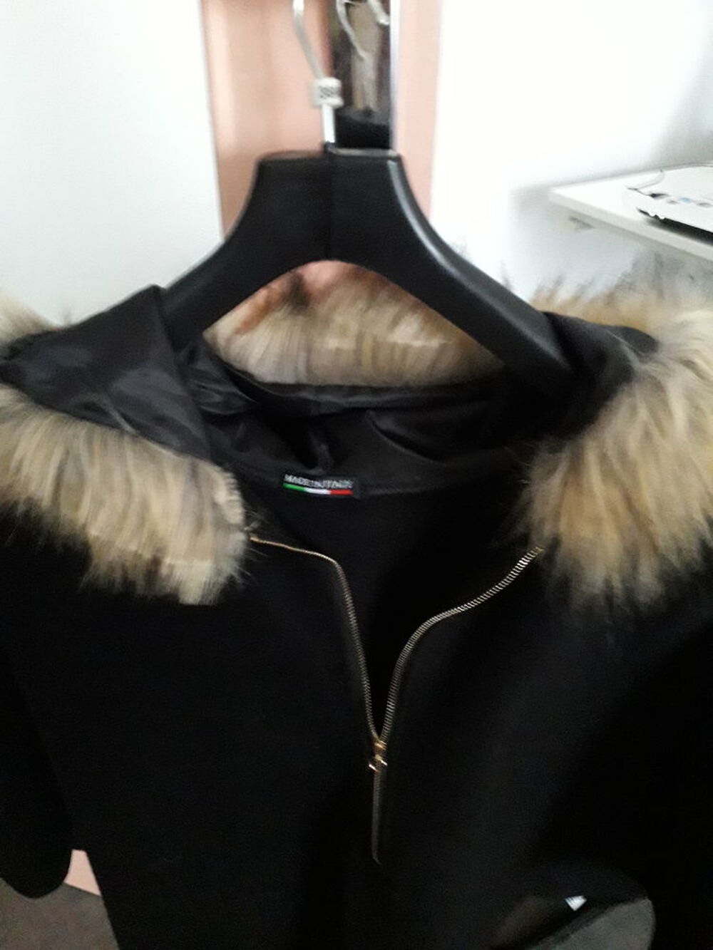tr&egrave;s belle cape noir Vêtements