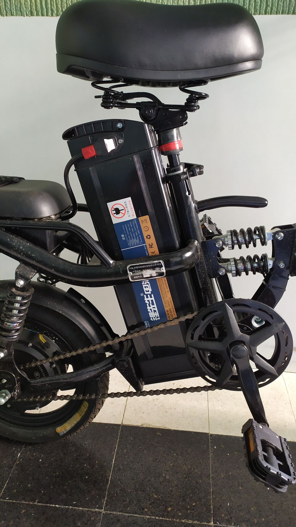 VELO ELECTRIQUE de VILLE de 14 POUCES PLIABLE . Vélos