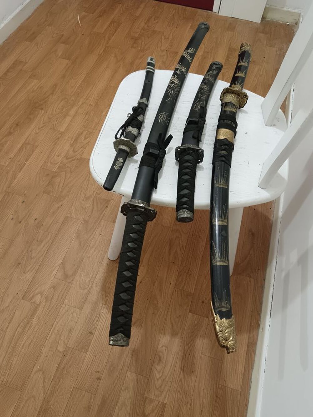 de tr&egrave;s joli &eacute;p&eacute;e Maroquinerie