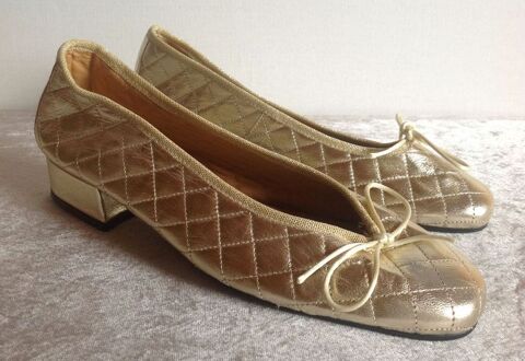 BALLERINES VENATI TAILLE 40 FR ETAT NEUF
45 Trégunc (29)