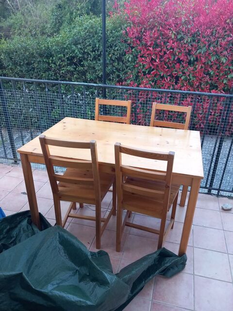 Table chaises en  pin Générargues (30)