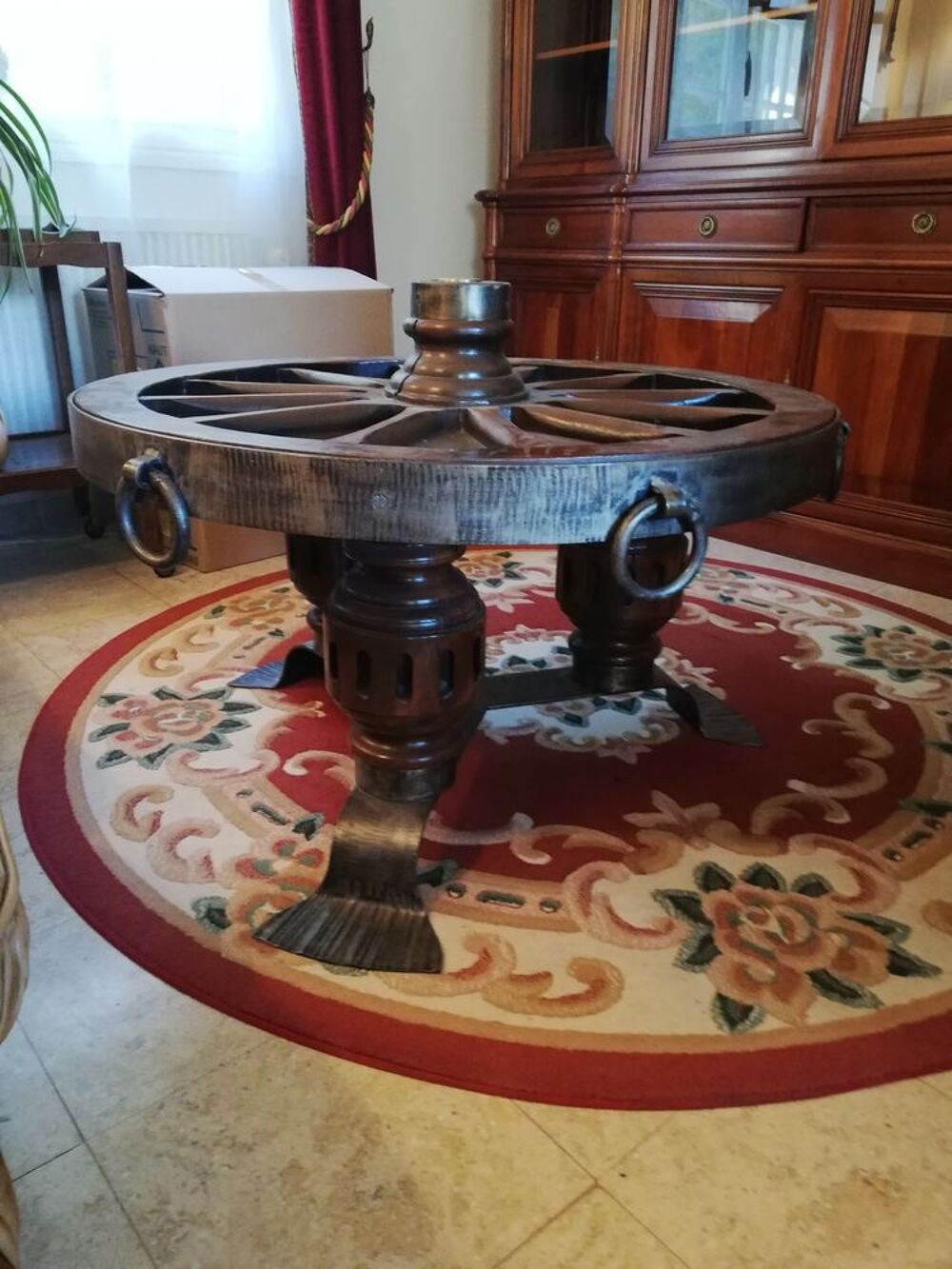 table en fer forg&eacute; avec tapis Meubles