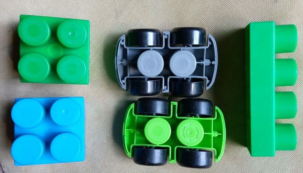 Lot Abrick Ecoiffier 81 pi&egrave;ces + 9 voitures Jeux / jouets