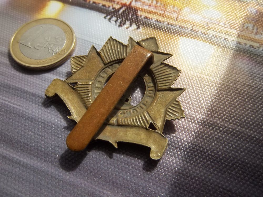 insigne militaire Anglais Cap Badge- Bedfordshire Rgt 