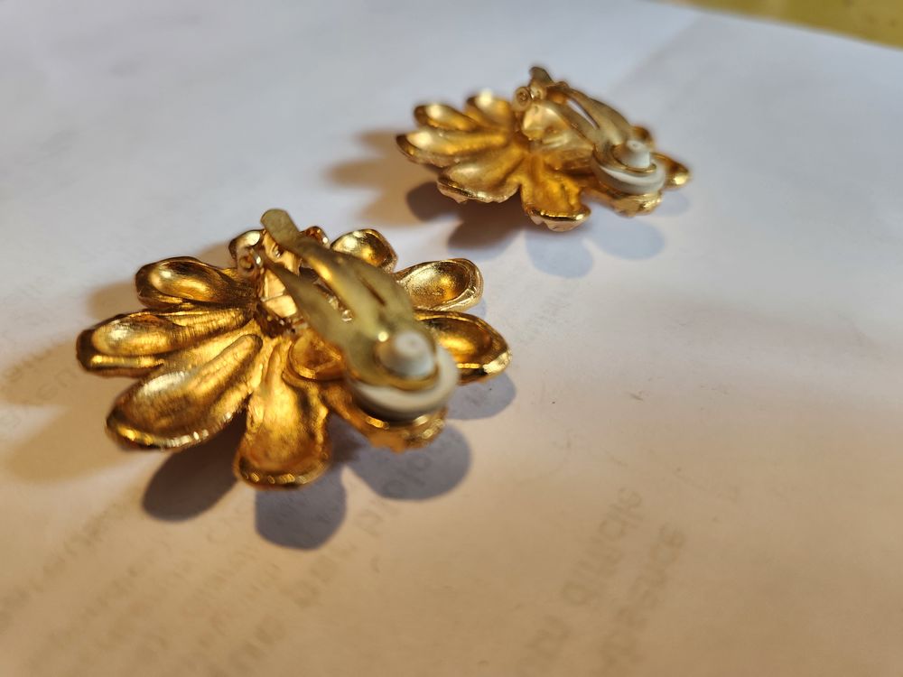 BO Clip fleur LANVIN Dor&eacute;e Bijoux et montres