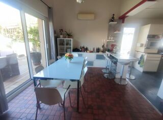  Maison  vendre 15 + pices 370 m