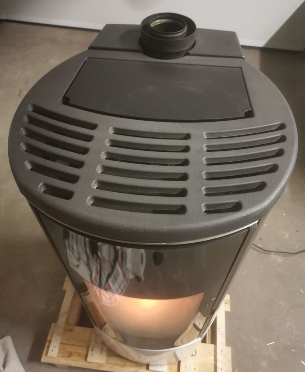 A SAISIR POELE A GRANULES NOBIS MODELE A8V ROUND COAX Meubles