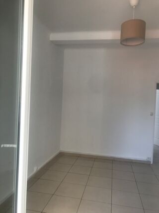  Appartement à louer 3 pièces 75 m²