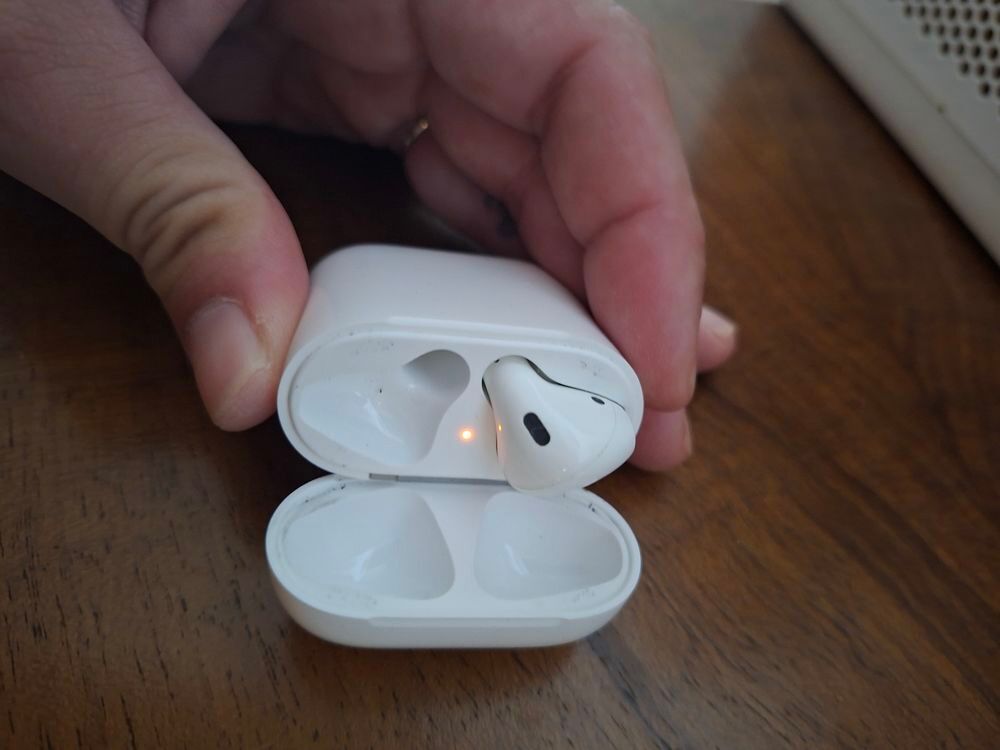 Boite Airpods 1&egrave;re g&eacute;n&eacute;ration, boitier A1602 + 1 &eacute;couteur A1 Téléphones et tablettes