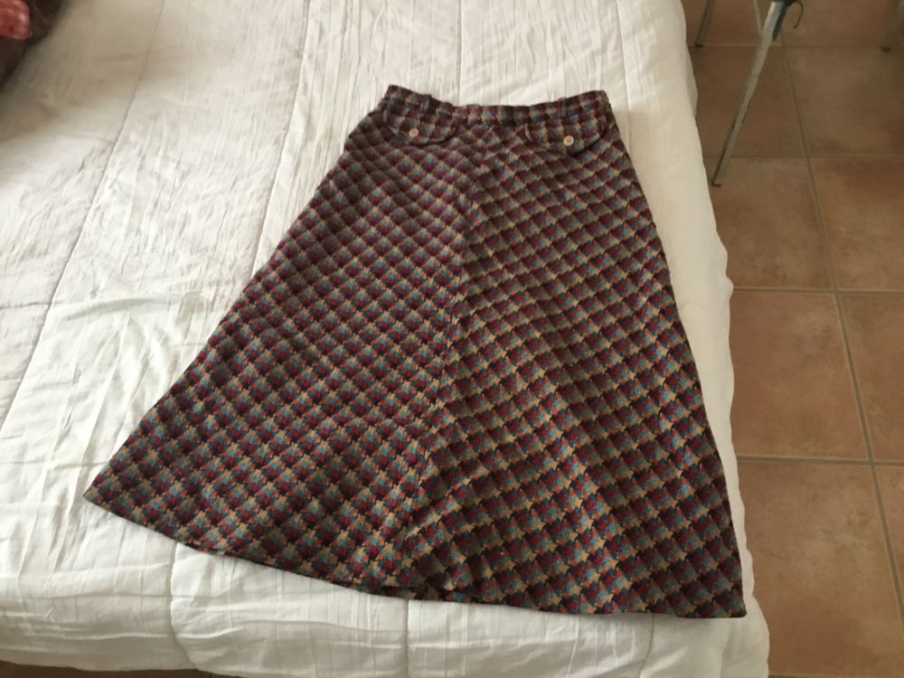 Jolies jupes,toutes taille &agrave; partir du 40.
Vêtements