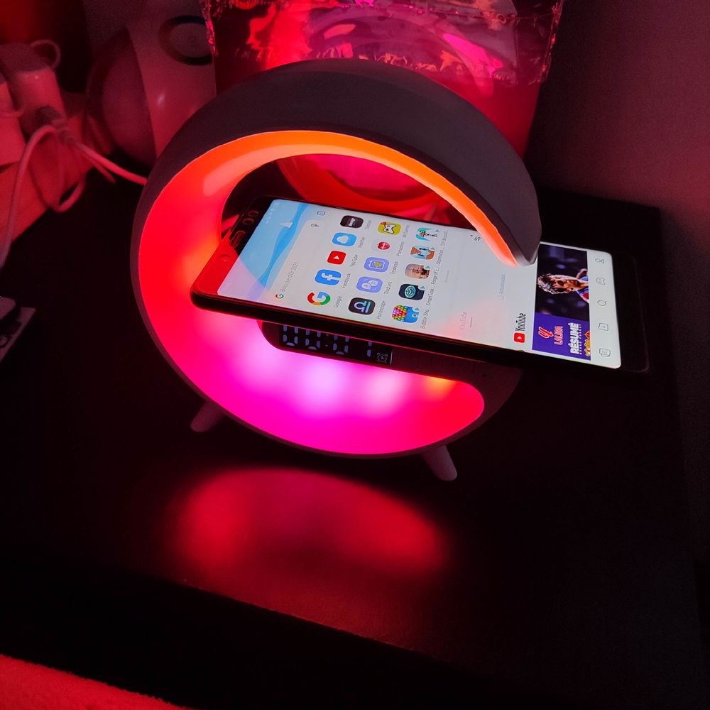 Lampe r&eacute;veil multicolore station de charge enceinte Audio et hifi