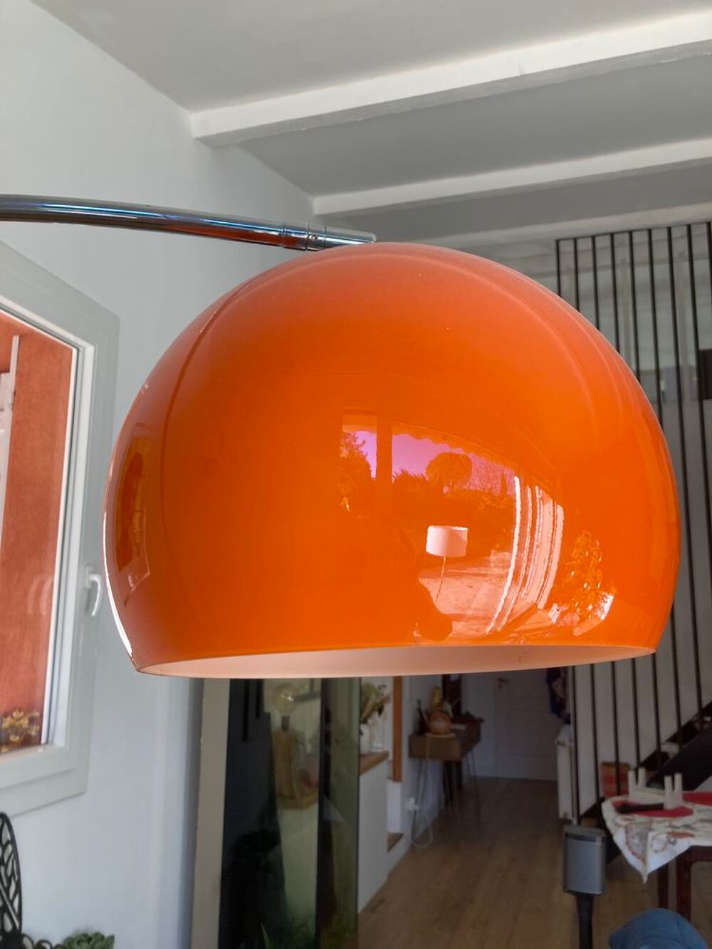 Lampe sur pied design orange et m&eacute;tal chrom&eacute; Décoration